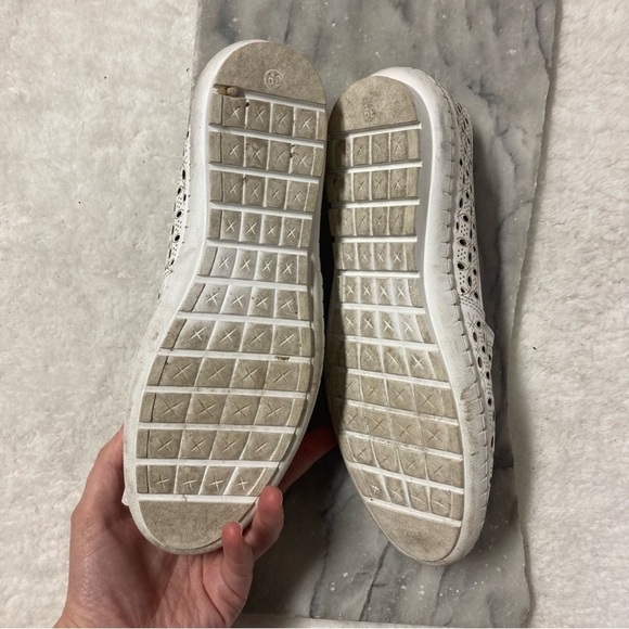 Volks Walkers Slip On Loafers White Leather Size 8.5 Perforated Open Design - Picture 9 of 10